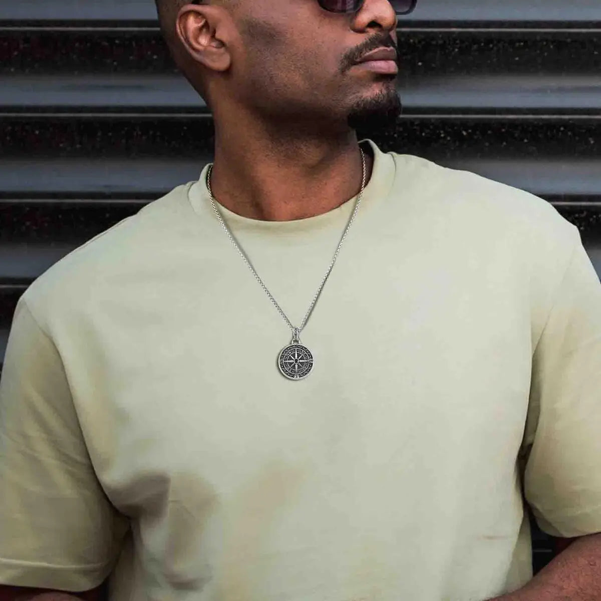 🌍✨ Compass Rose Pendant Necklace – Silver Men’s Amulet 🔗