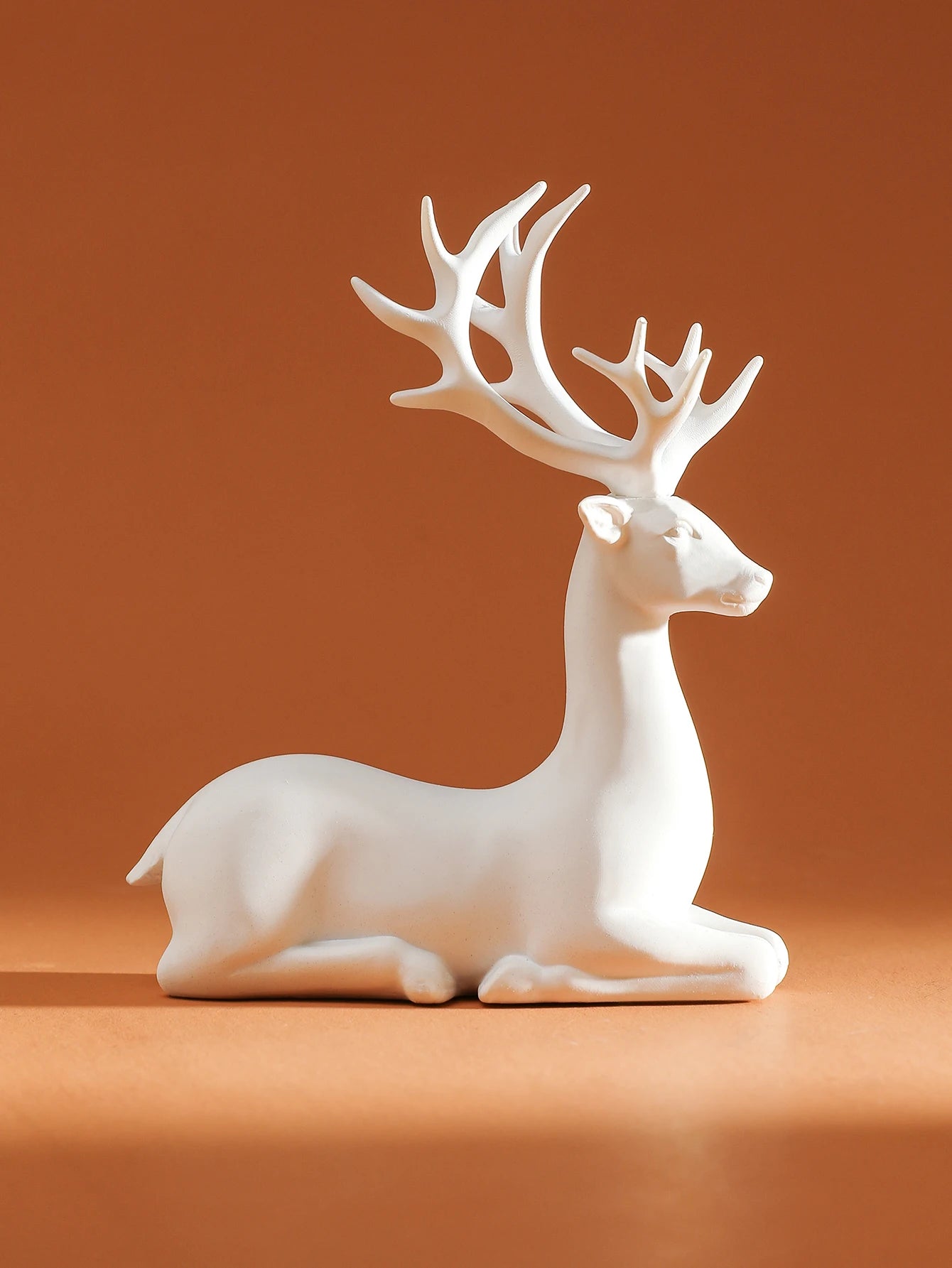 ✨ Elegant Reindeer Duo – Minimalist Nordic Table Figurines 🦌🏠