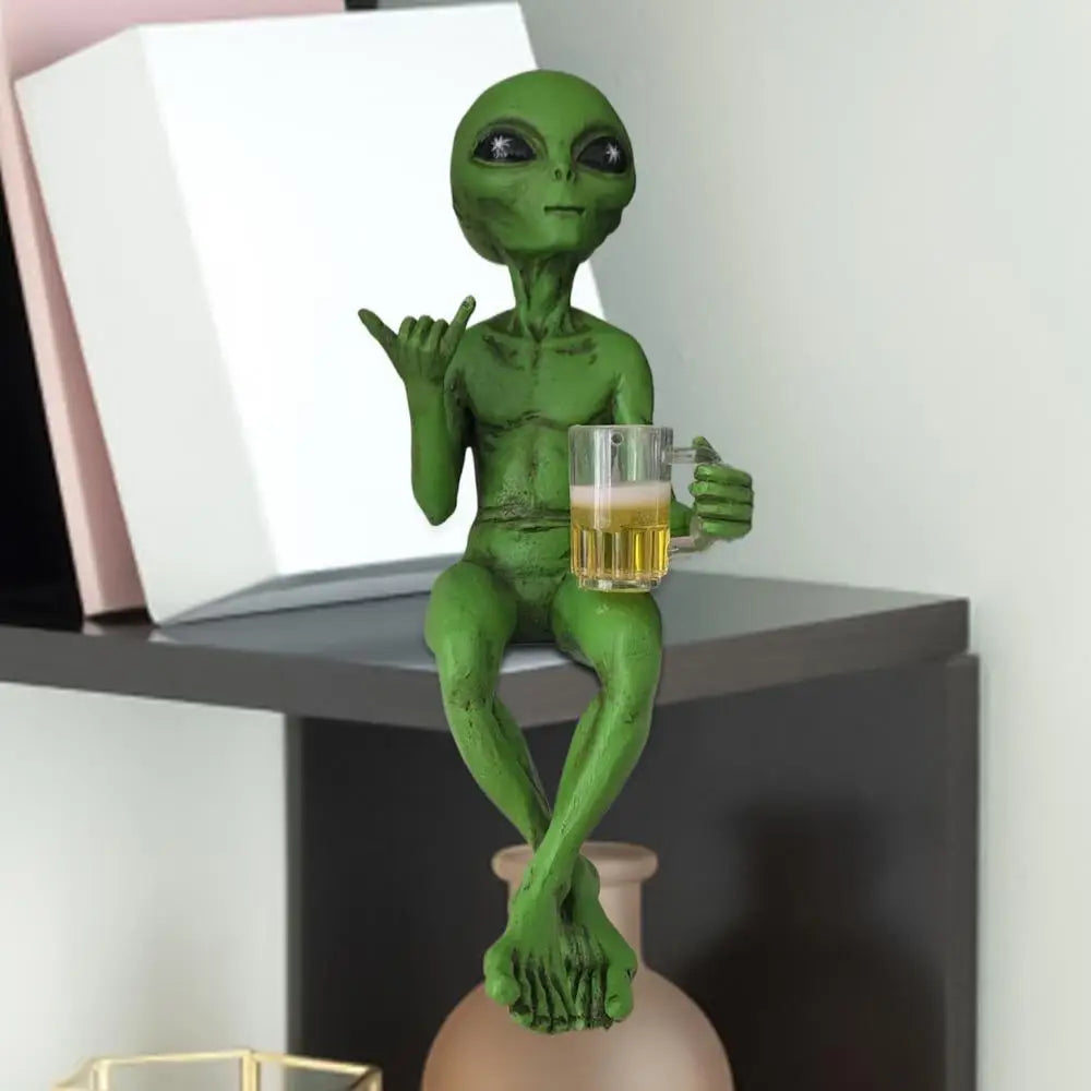 🛸🍺 “Alien Chill Vibes” Funny Alien Beer Statue – Resin Desktop & Garden Decor