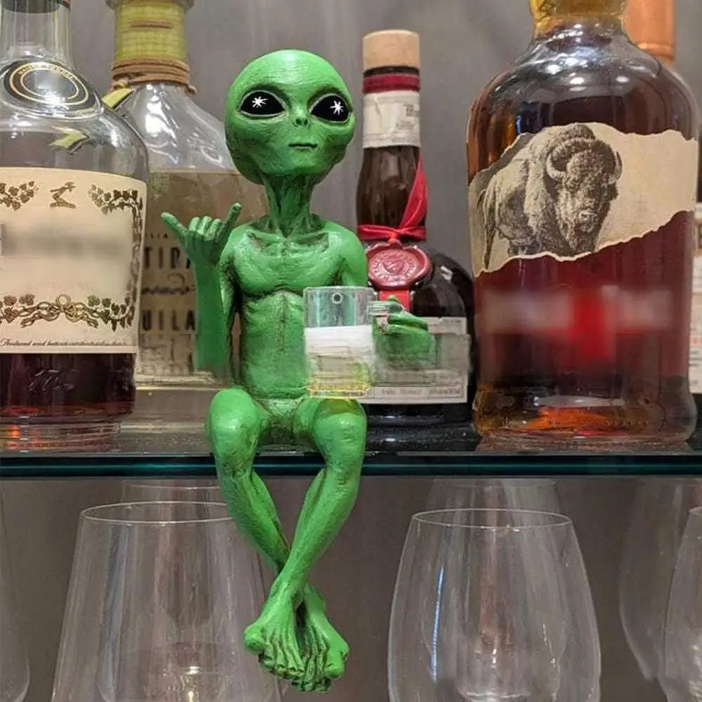 🛸🍺 “Alien Chill Vibes” Funny Alien Beer Statue – Resin Desktop & Garden Decor