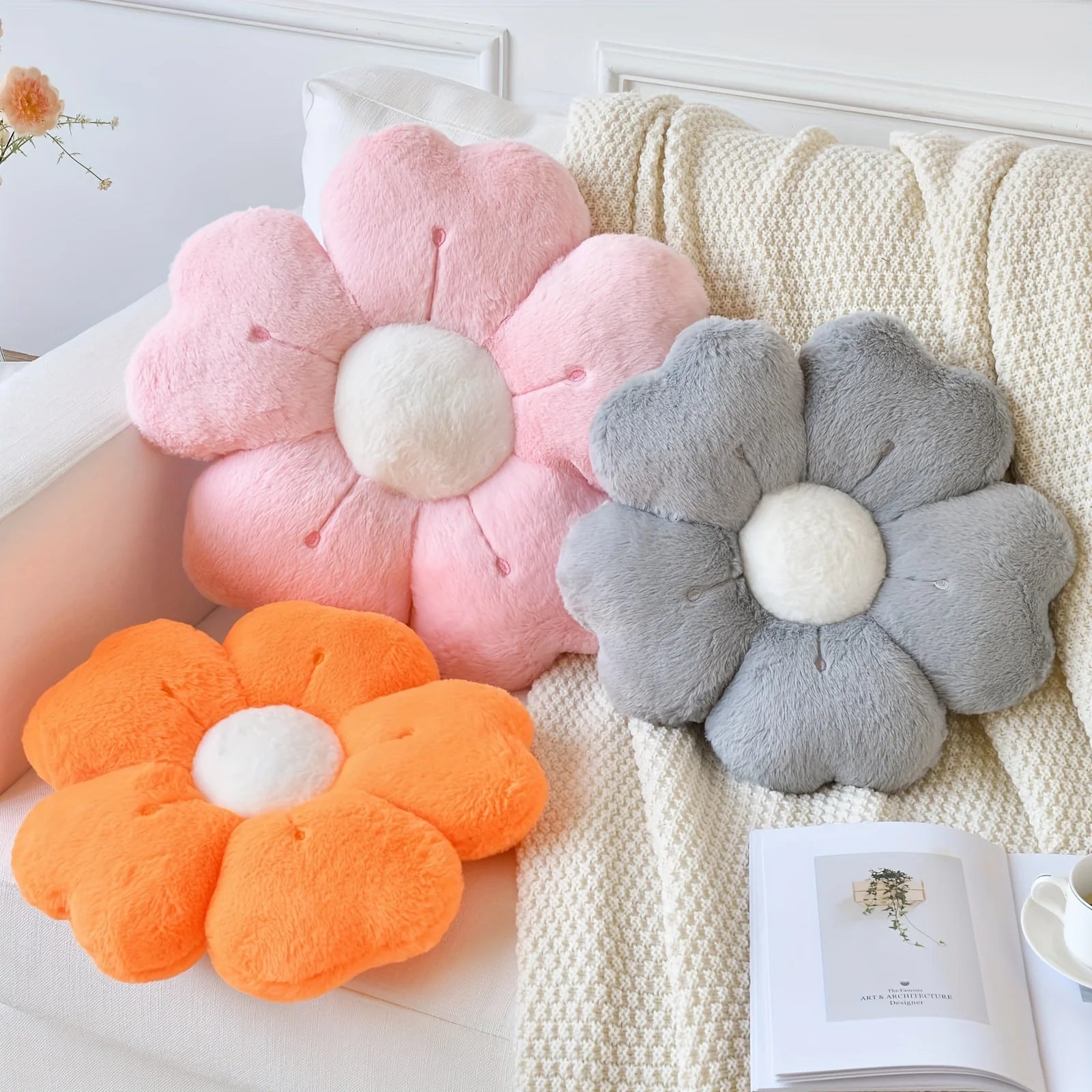 Plush Daisy Pillow - Soft, Decorative and Super Cute! 🌸🛋️