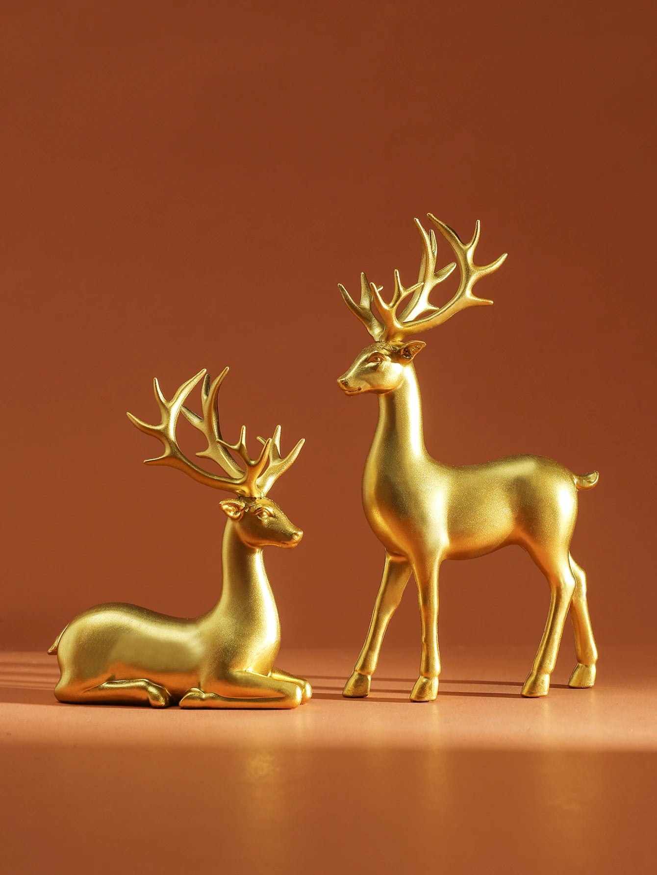 ✨ Elegant Reindeer Duo – Minimalist Nordic Table Figurines 🦌🏠