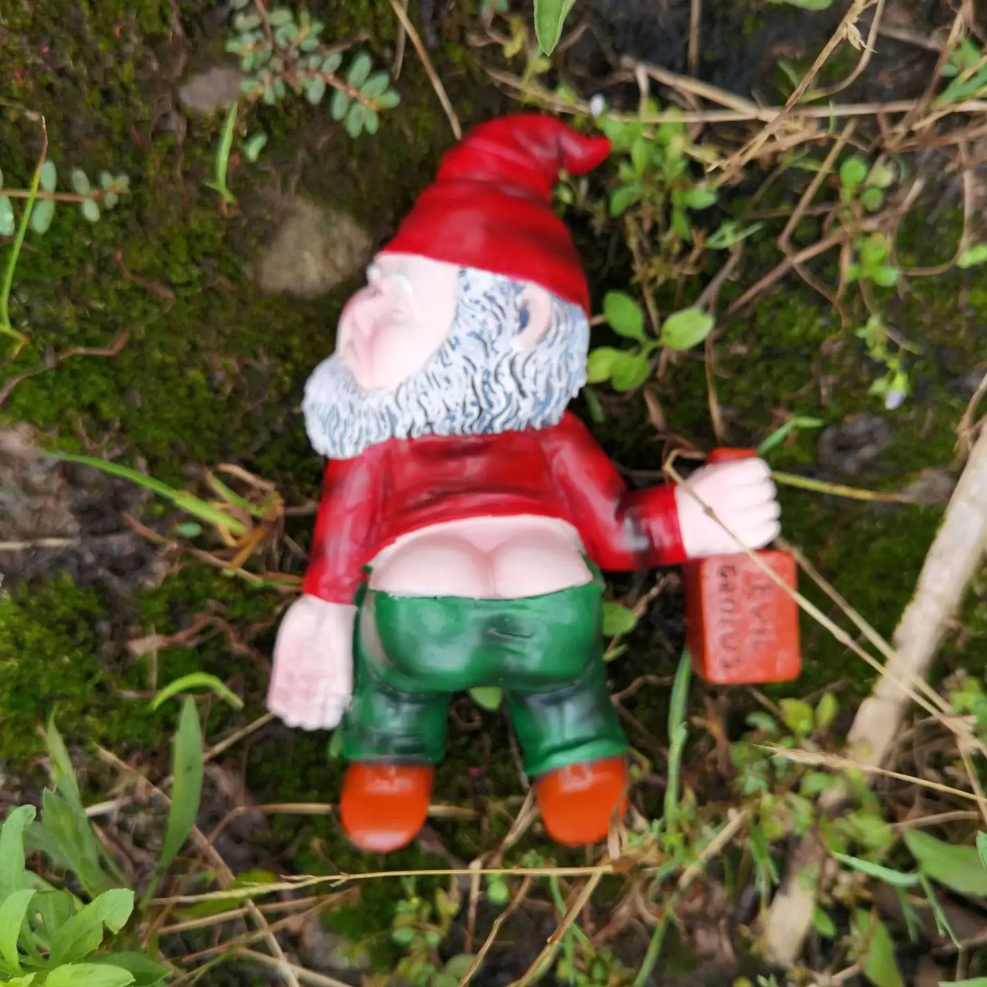 🍻 Drunken Garden Gnome – Funny 15cm Outdoor Resin Statue | Whimsical Lawn & Home Décor