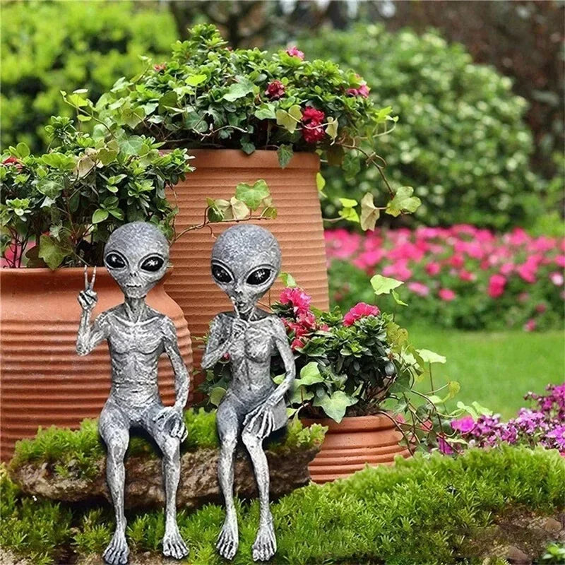 🛸 Funny Alien Statue Set – Quirky Resin Decor for Home & Garden 👽✨