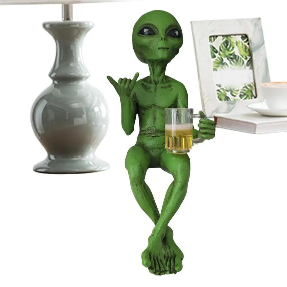 🛸🍺 “Alien Chill Vibes” Funny Alien Beer Statue – Resin Desktop & Garden Decor