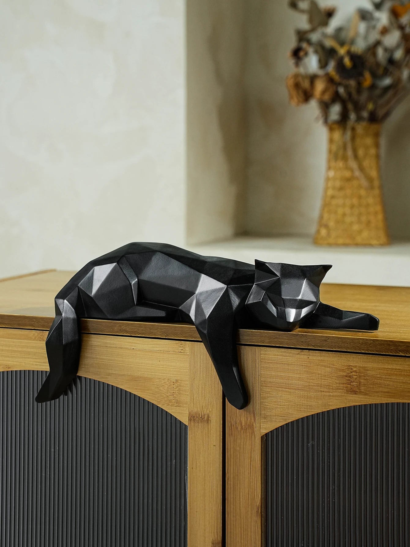 🐱 “Minimalist Cat Duo Figurines – Black & White Ceramic Decor 🖤🤍✨”