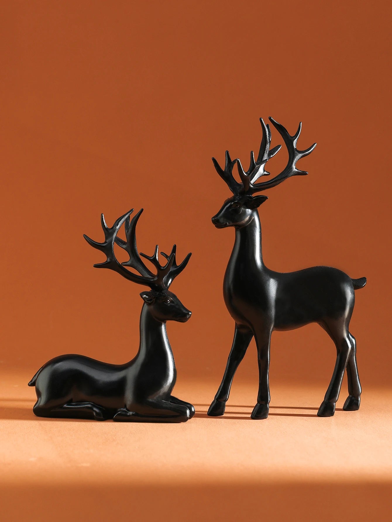 ✨ Elegant Reindeer Duo – Minimalist Nordic Table Figurines 🦌🏠