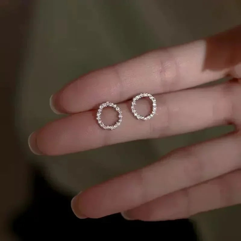 ✨ Crystal Circle Pendant Necklace – Elegant Minimalist Jewelry ✨