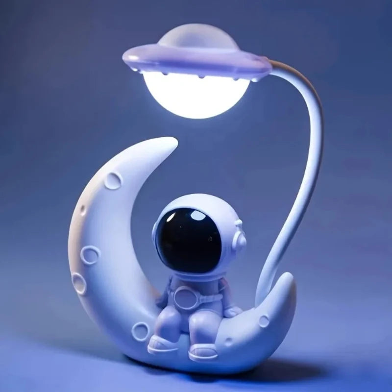 🌙✨ Astronaut Lamp on the Crescent - Creative Night Light from the Desk