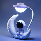 🌙✨ Astronaut Lamp on the Crescent - Creative Night Light from the Desk