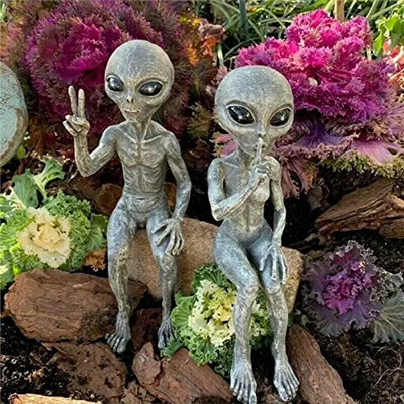 🛸 Funny Alien Statue Set – Quirky Resin Decor for Home & Garden 👽✨