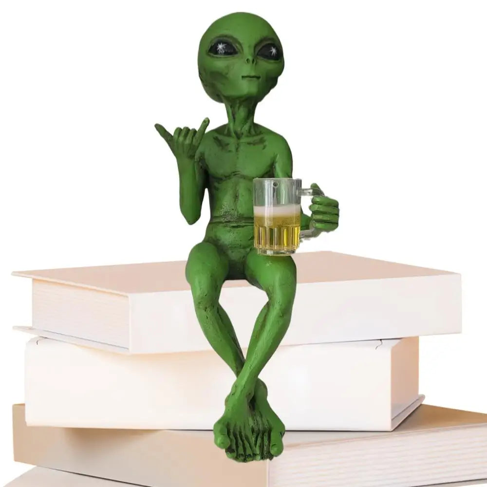 🛸🍺 “Alien Chill Vibes” Funny Alien Beer Statue – Resin Desktop & Garden Decor
