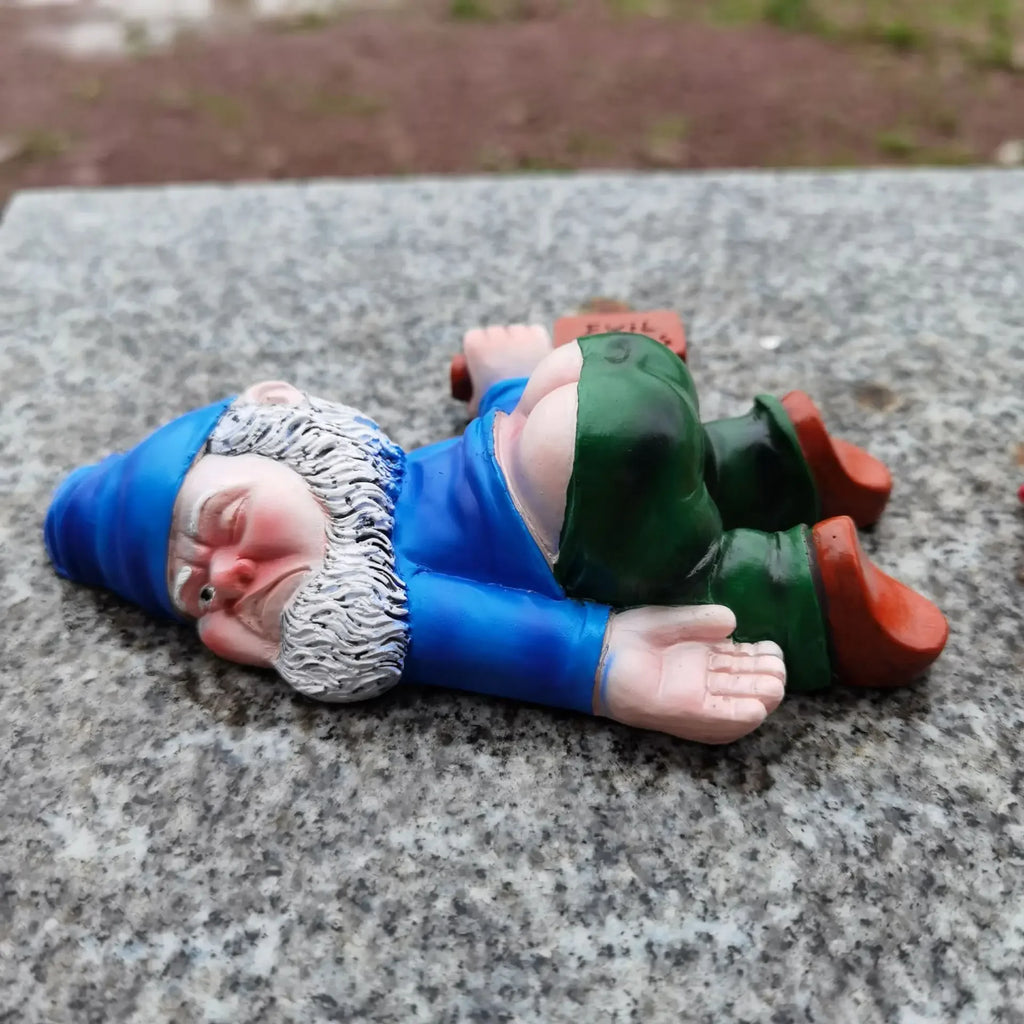 🍻 Drunken Garden Gnome – Funny 15cm Outdoor Resin Statue | Whimsical Lawn & Home Décor