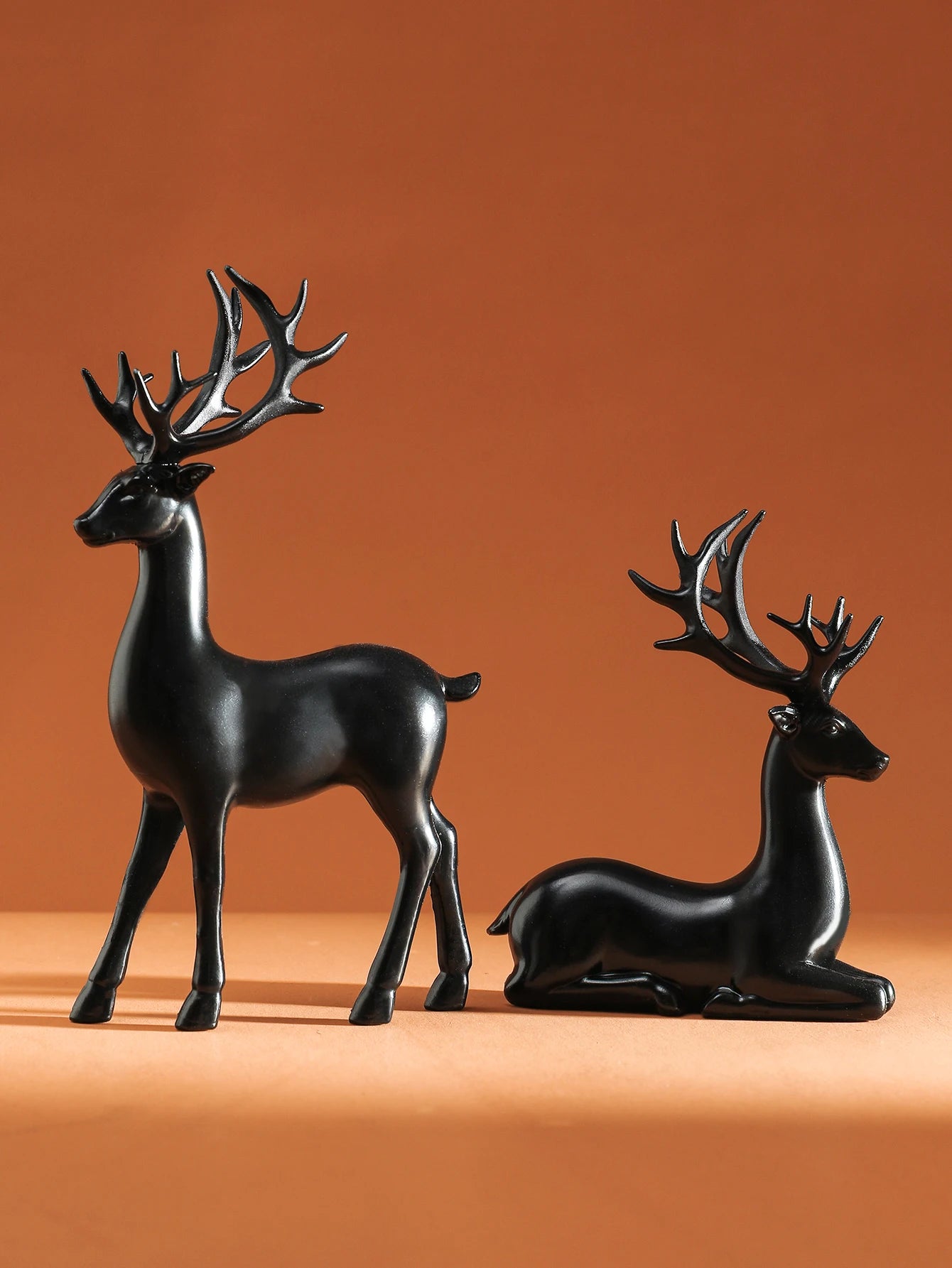 ✨ Elegant Reindeer Duo – Minimalist Nordic Table Figurines 🦌🏠