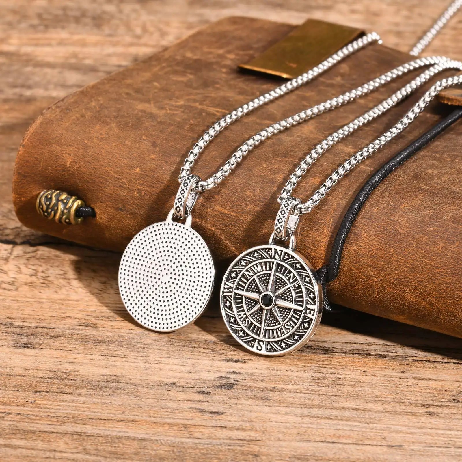 🌍✨ Compass Rose Pendant Necklace – Silver Men’s Amulet 🔗