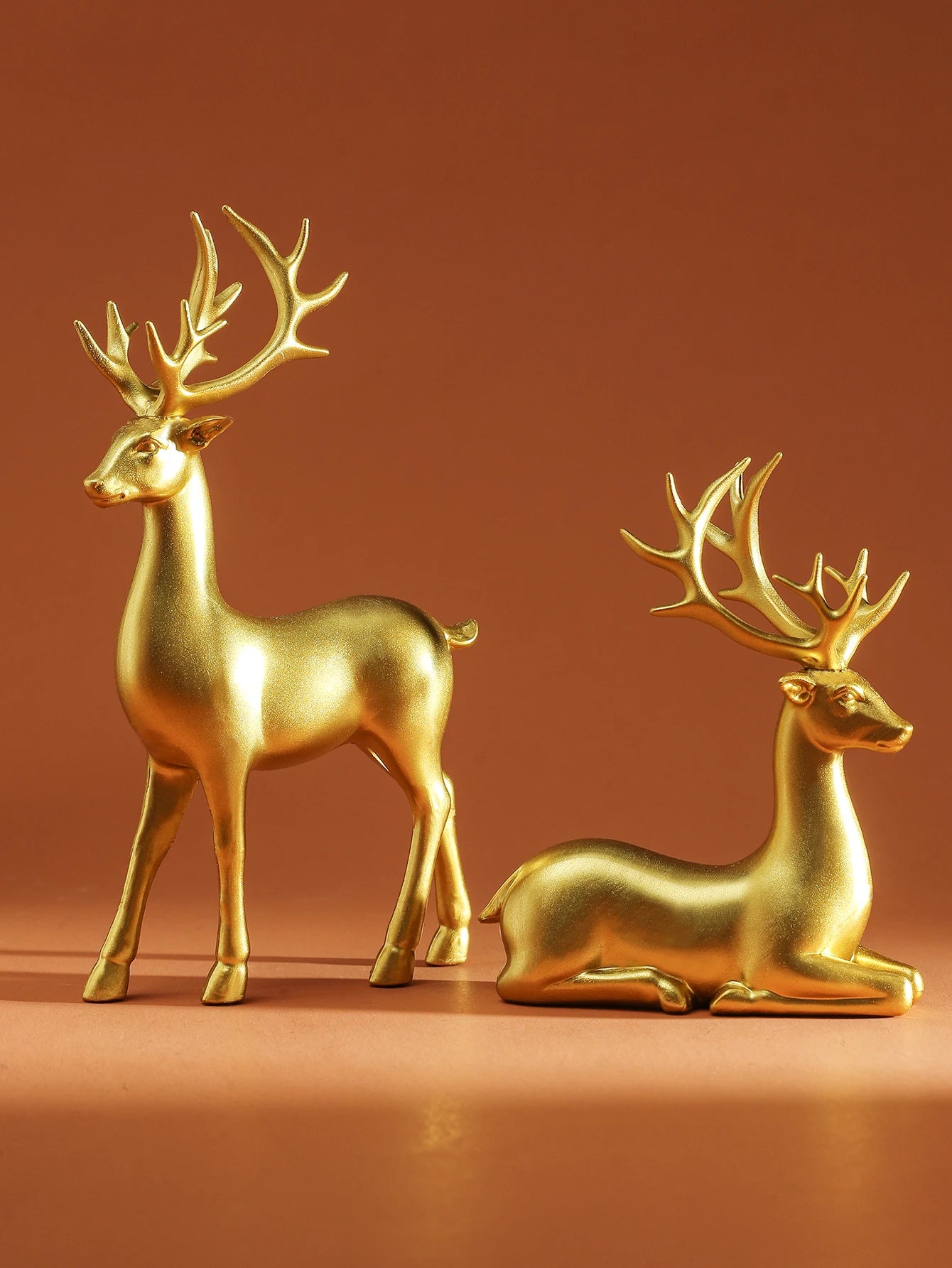 ✨ Elegant Reindeer Duo – Minimalist Nordic Table Figurines 🦌🏠