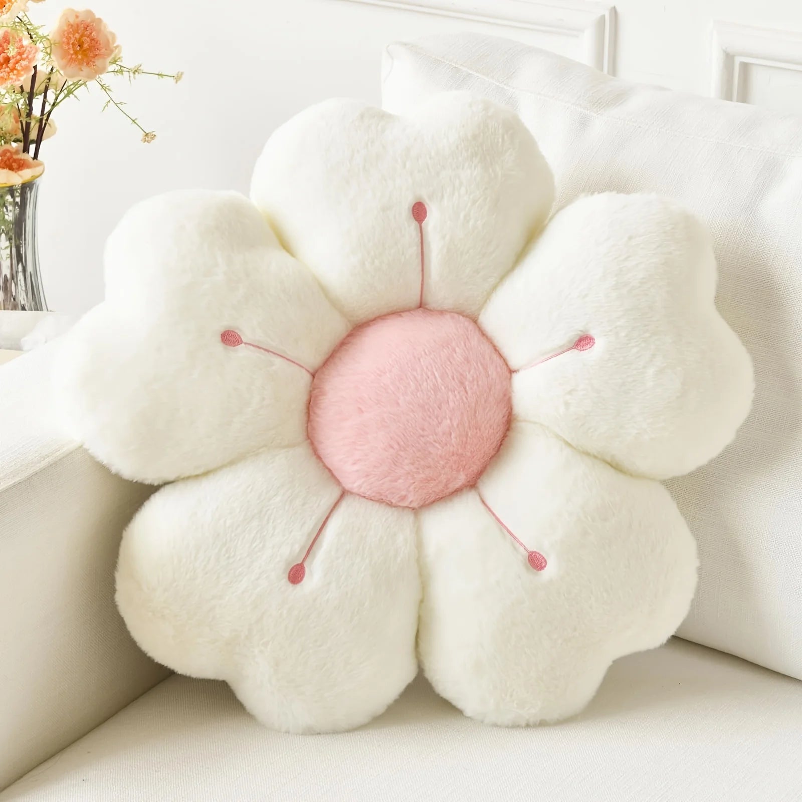 Plush Daisy Pillow - Soft, Decorative and Super Cute! 🌸🛋️