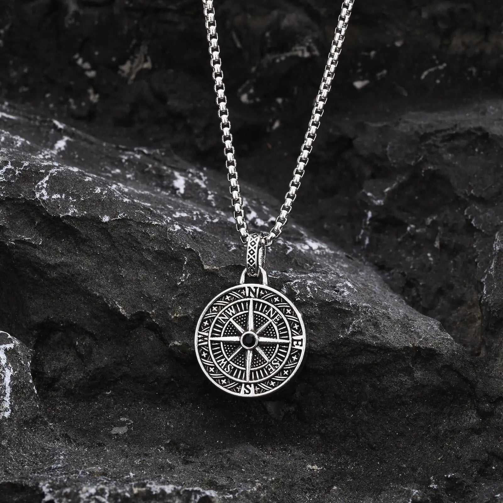 🌍✨ Compass Rose Pendant Necklace – Silver Men’s Amulet 🔗