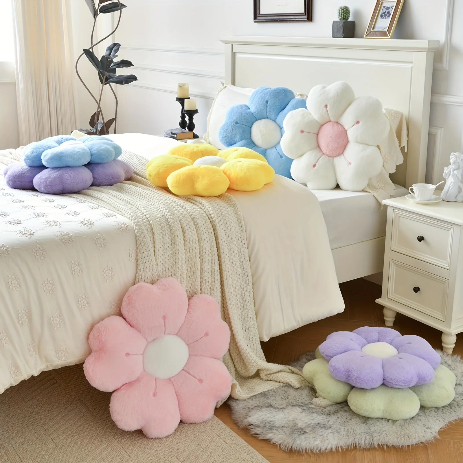 Plush Daisy Pillow - Soft, Decorative and Super Cute! 🌸🛋️