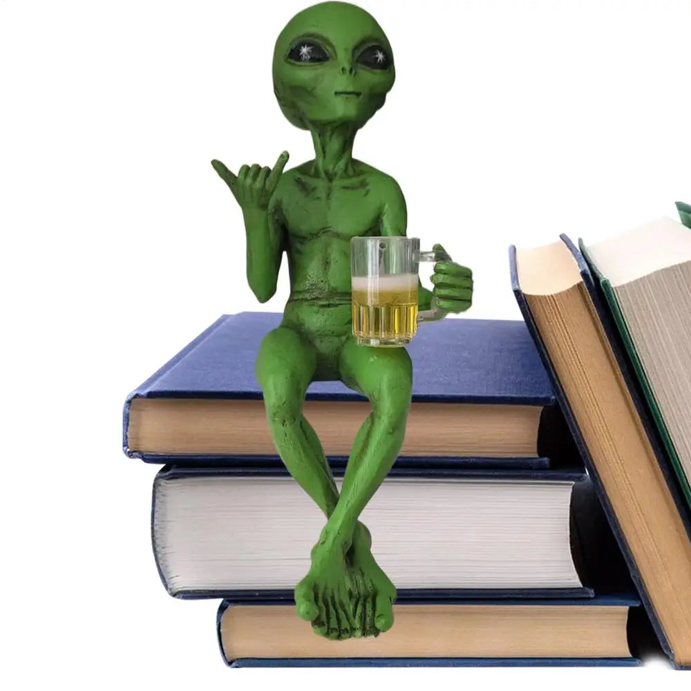 🛸🍺 “Alien Chill Vibes” Funny Alien Beer Statue – Resin Desktop & Garden Decor