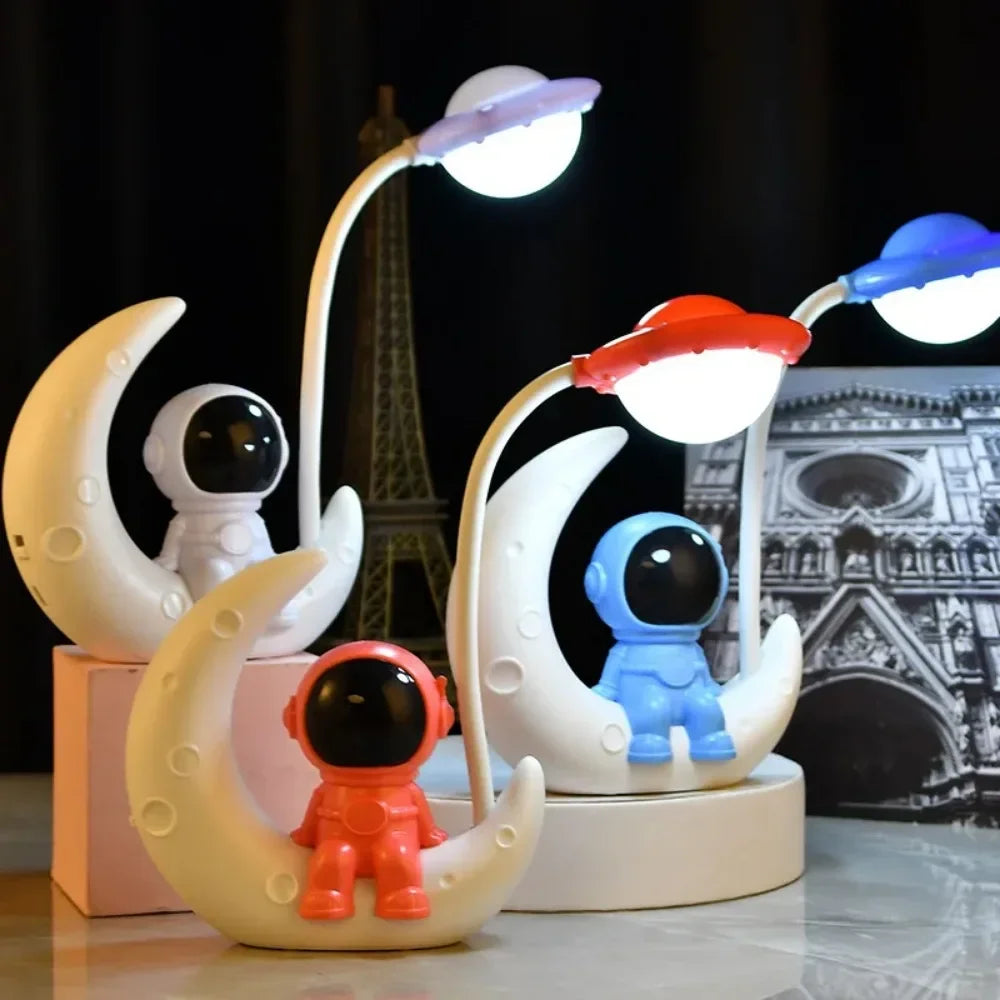 🌙✨ Astronaut Lamp on the Crescent - Creative Night Light from the Desk