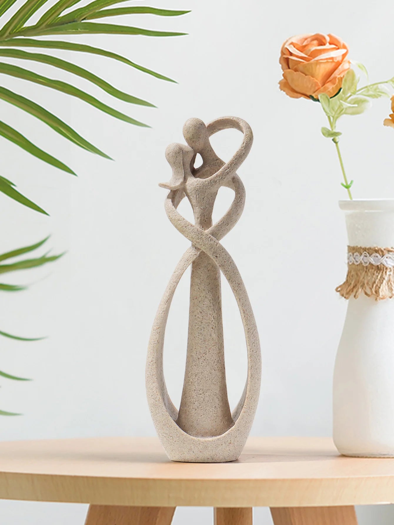 ❤️ Nordic Embracing Couple Sculpture – Modern Love Figurine